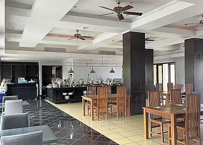 Hotel New Kuta 4*